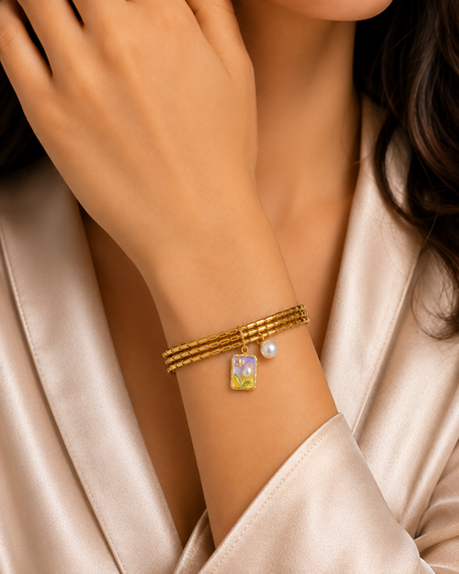 Gulnaar Grace Charm Bangle