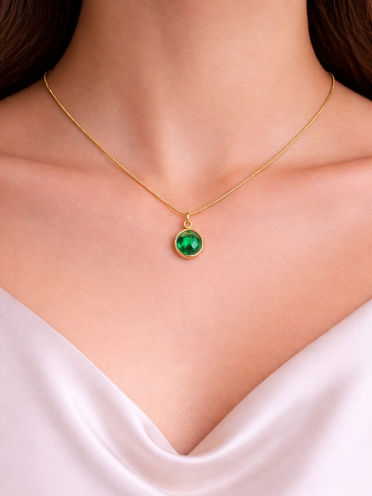 EMERALD GLOW PENDANT NECKLACE