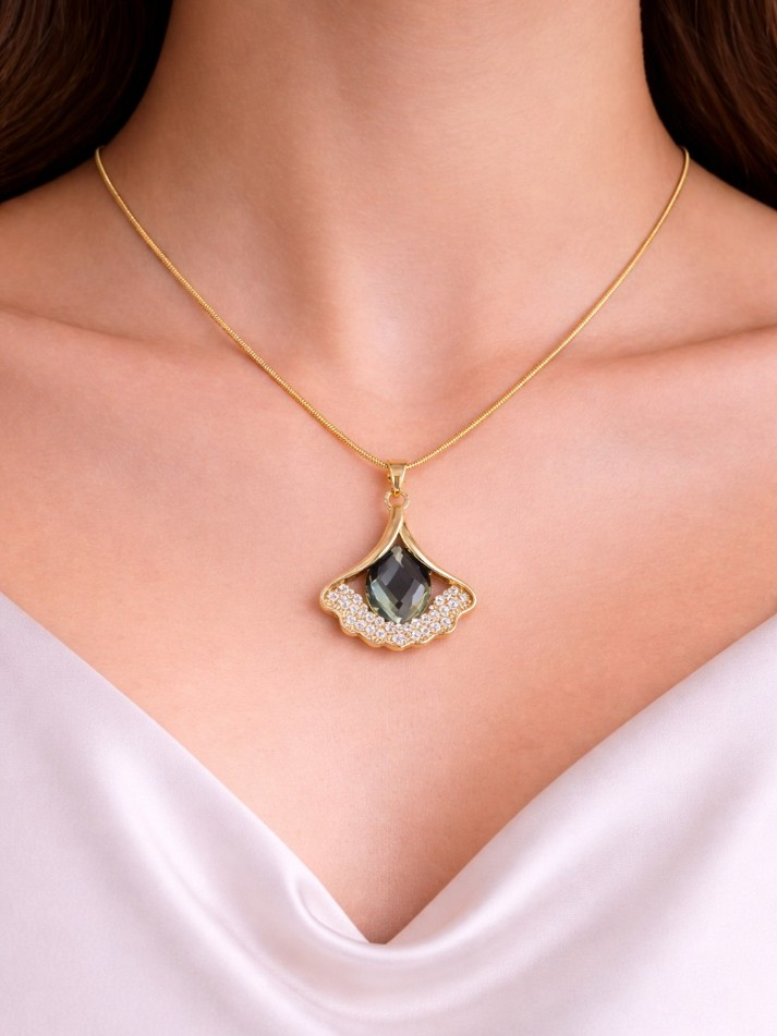 Midnight Petal Luxe Necklace 🖤✨
